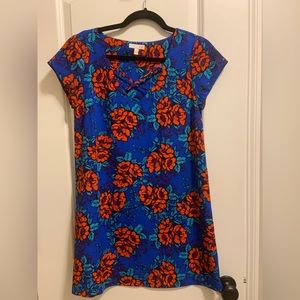 Gianni Bini Rose shift dress with criss cross neck line.